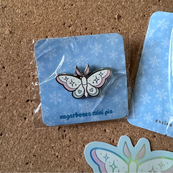 Sugar bones exclusive pin set - Picture 2 of 5